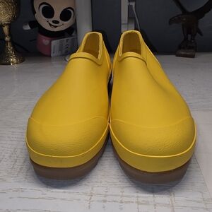 Eddie Bauer Yellow Slip-On Shoes